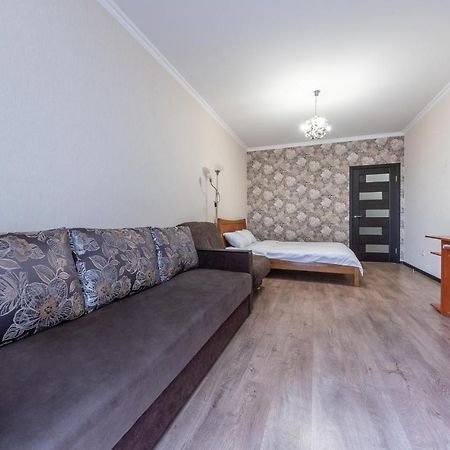 Flatrent Drahomanova 2A Apartment Киев Екстериор снимка