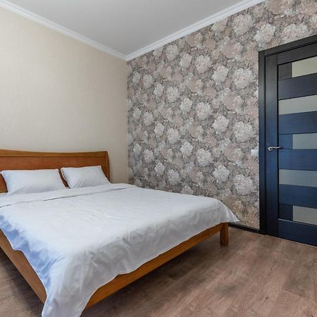 Flatrent Drahomanova 2A Apartment Киев Екстериор снимка