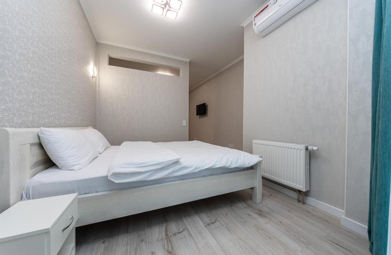 Flatrent Drahomanova 2A Apartment Киев Екстериор снимка
