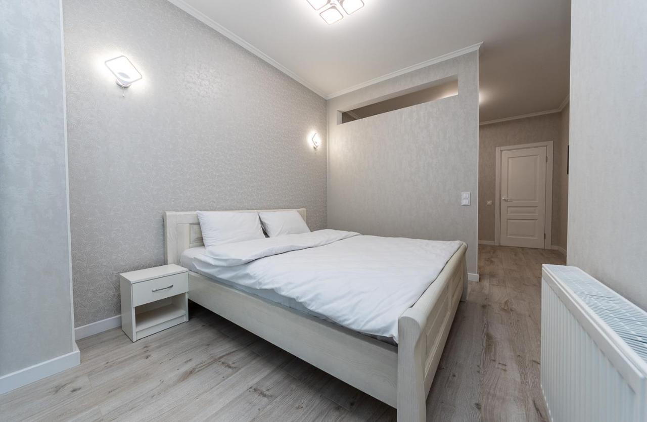 Flatrent Drahomanova 2A Apartment Киев Екстериор снимка