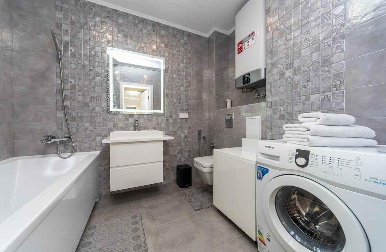 Flatrent Drahomanova 2A Apartment Киев Екстериор снимка