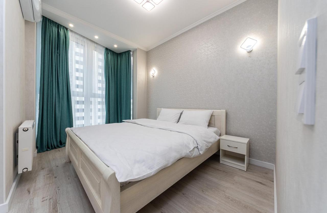 Flatrent Drahomanova 2A Apartment Киев Екстериор снимка