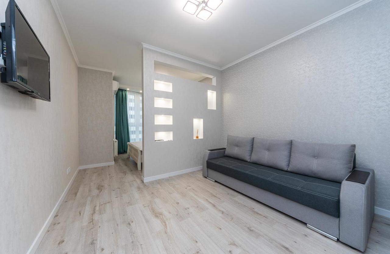 Flatrent Drahomanova 2A Apartment Киев Екстериор снимка