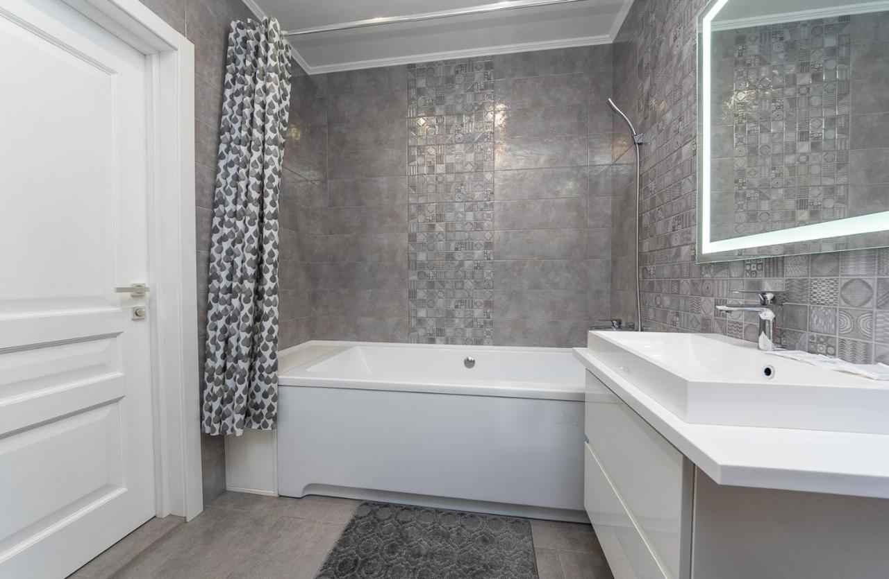 Flatrent Drahomanova 2A Apartment Киев Екстериор снимка