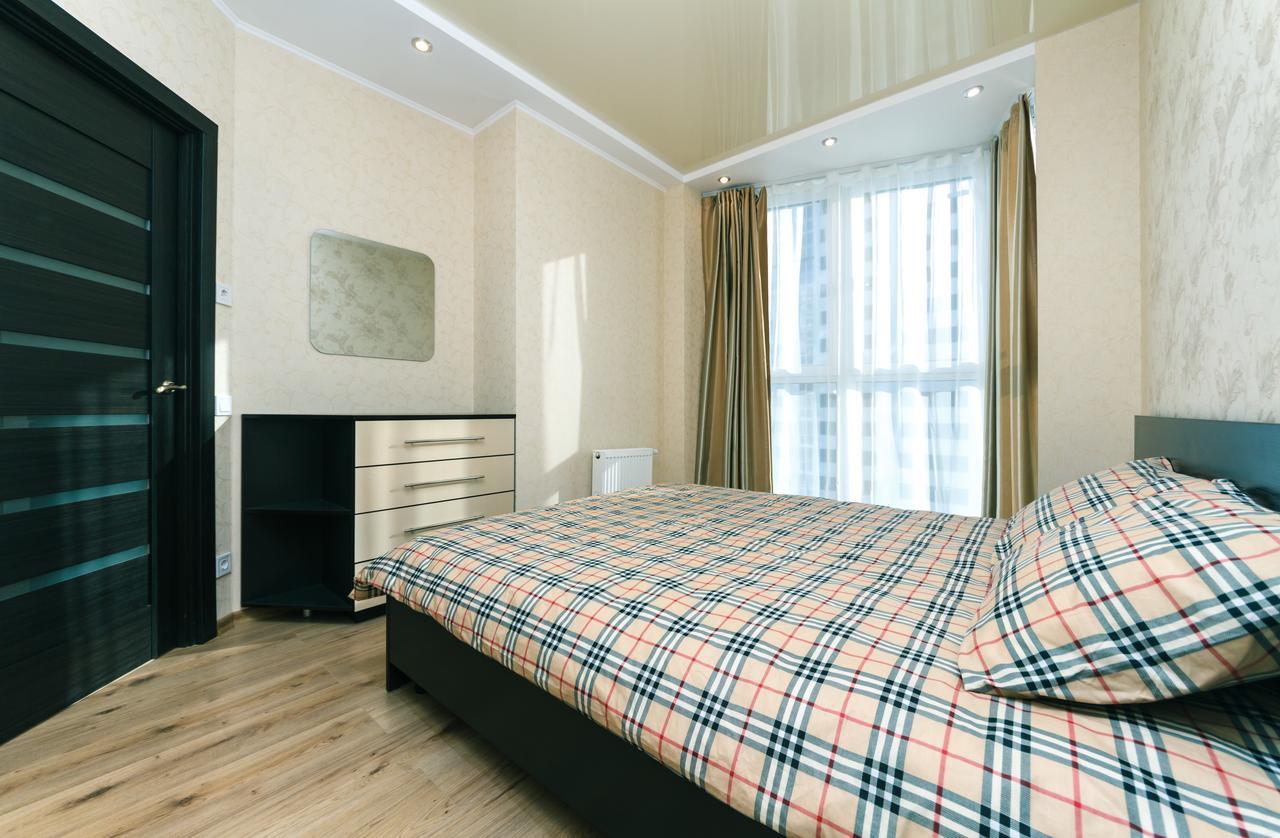 Flatrent Drahomanova 2A Apartment Киев Екстериор снимка